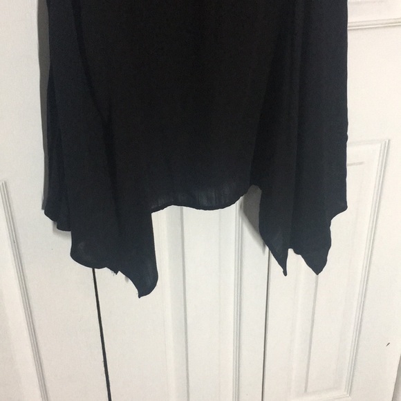 IJOAH Ladies handkerchief cut top - Picture 3 of 5